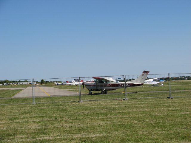 Shows & Treffen - 2011 - Himmelfahrtstreffen auf dem Flughafen Magdeburg - Bild 51